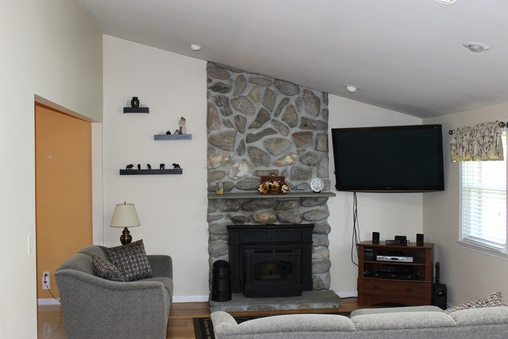 82 Shaw Farm Road Holliston, MA 01746 - Photo 4 of 25 Gallery Image 4