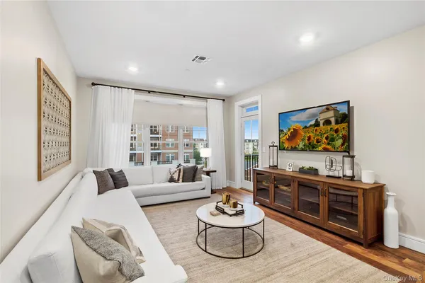 $5,999 | 990 Corporate Drive, Unit 412, Westbury, NY 11590