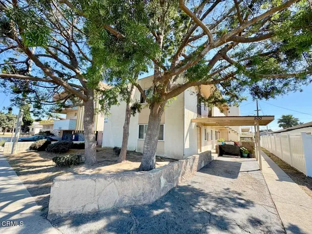 a view of a house with backyard and sitting area