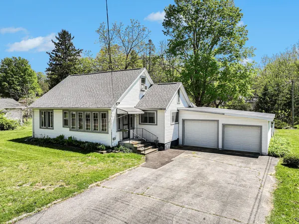 $179,900 | 315 Pine Street, Decatur, MI 49045