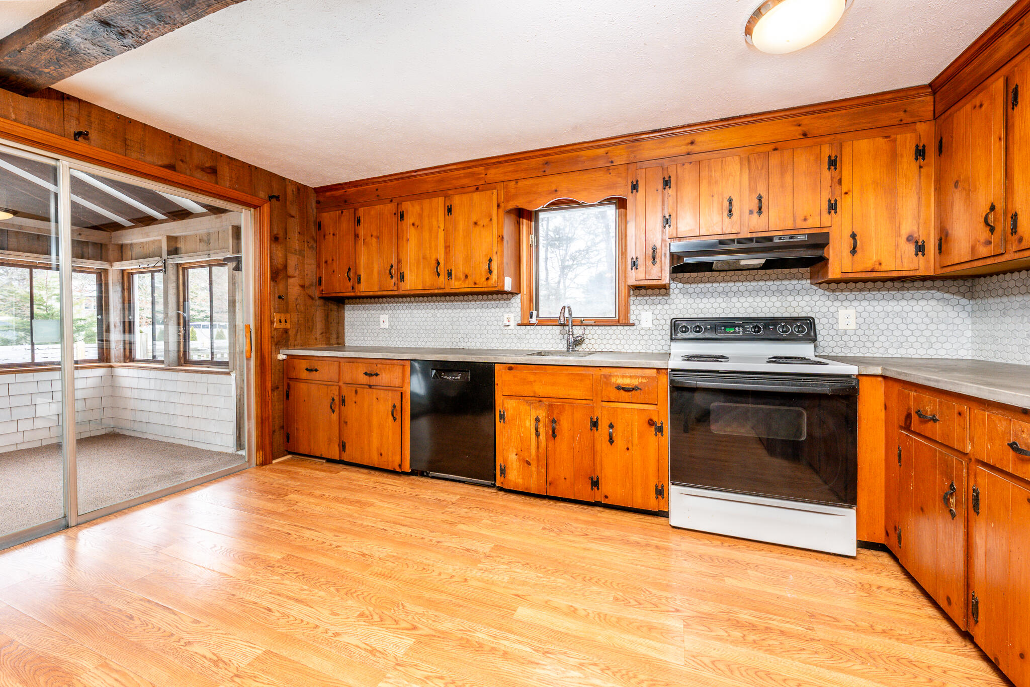 13 Rogers Road Harwich, MA 02645 - Photo 6 of 25 kitchen2