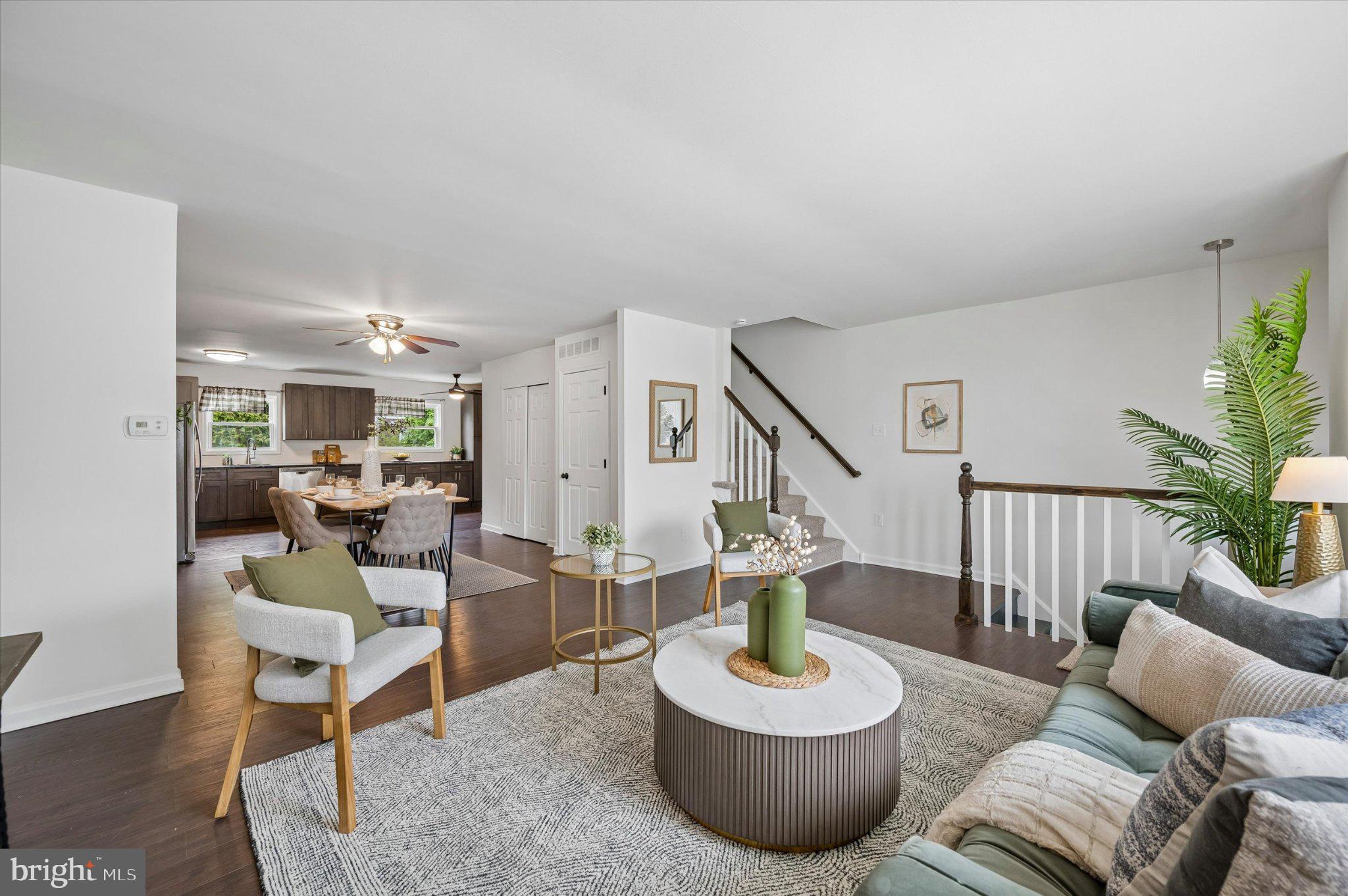 3344 Kayford Circle Philadelphia, PA 19114 - Photo 4 of 25 Bright and inviting living space.