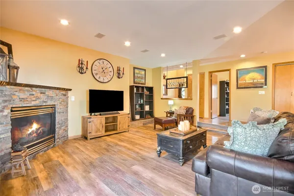 $950,000 | 24608 Southeast 387th Street, Enumclaw, WA 98022