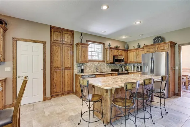 $525,000 | 124 Huntington Circle, Pittsburg, KS 66762