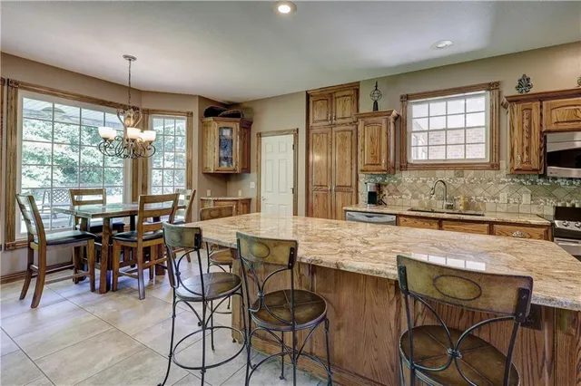 $525,000 | 124 Huntington Circle, Pittsburg, KS 66762