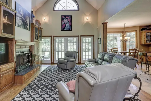 $525,000 | 124 Huntington Circle, Pittsburg, KS 66762