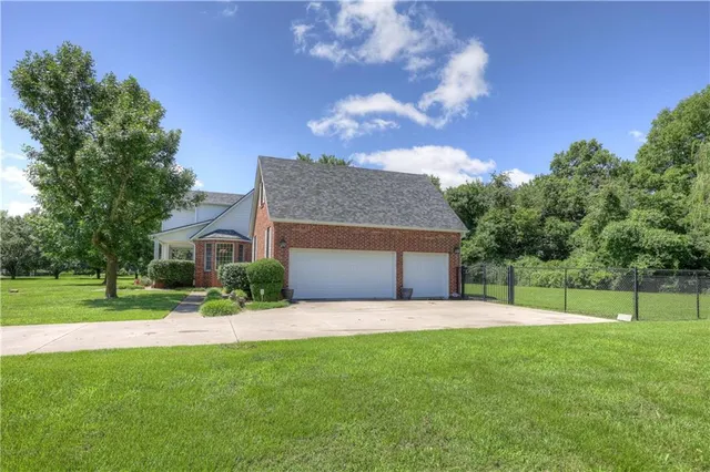 $525,000 | 124 Huntington Circle, Pittsburg, KS 66762