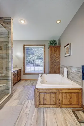 $525,000 | 124 Huntington Circle, Pittsburg, KS 66762