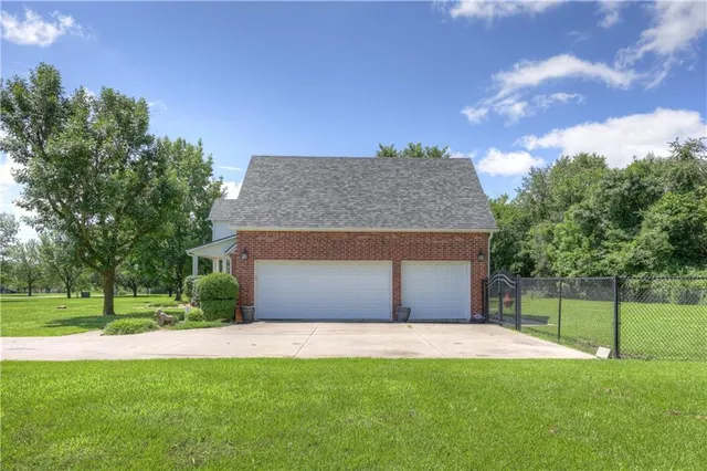 $525,000 | 124 Huntington Circle, Pittsburg, KS 66762