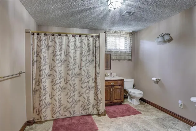 $525,000 | 124 Huntington Circle, Pittsburg, KS 66762