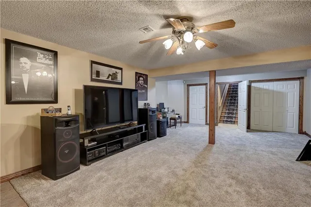 $525,000 | 124 Huntington Circle, Pittsburg, KS 66762