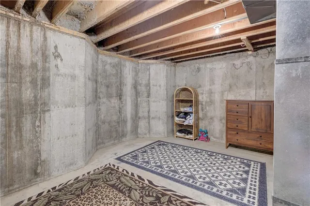 $525,000 | 124 Huntington Circle, Pittsburg, KS 66762