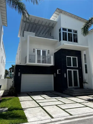 a view of house with yard