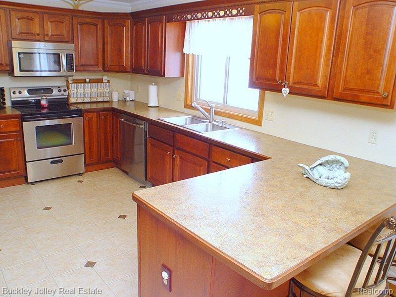 1867 Clover Ridge Drive Howell, MI 48843 - Photo 12 of 26 Cherry Cabinets.jpg
