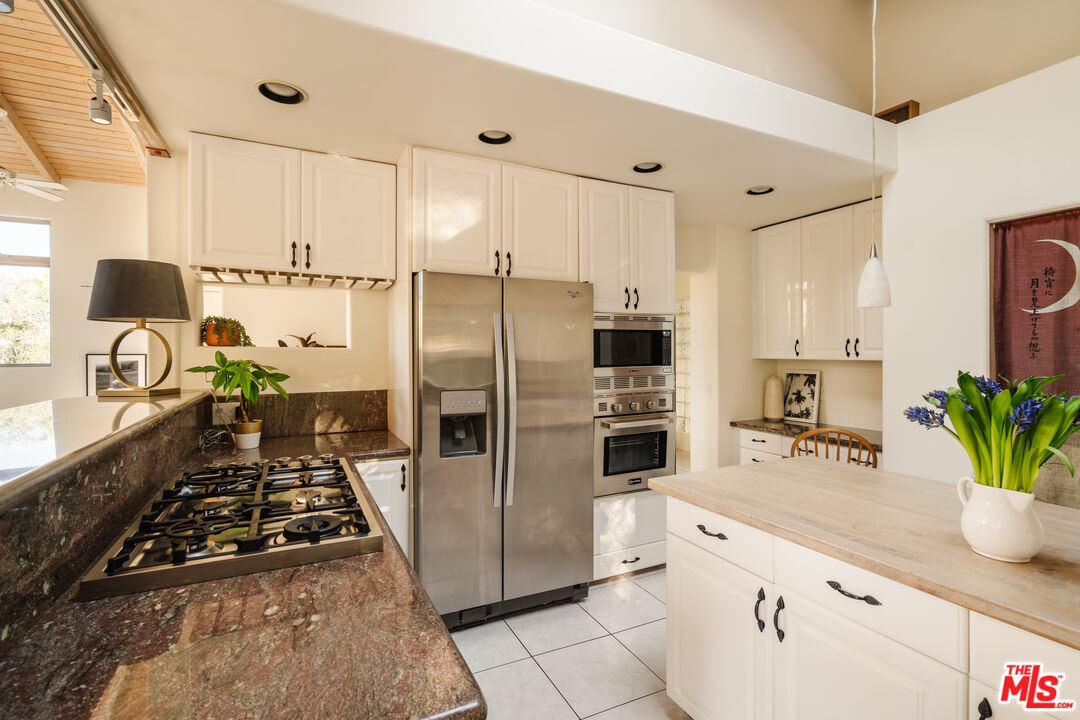 229 Muerdago Road Topanga, CA 90290 - Photo 12 of 59
