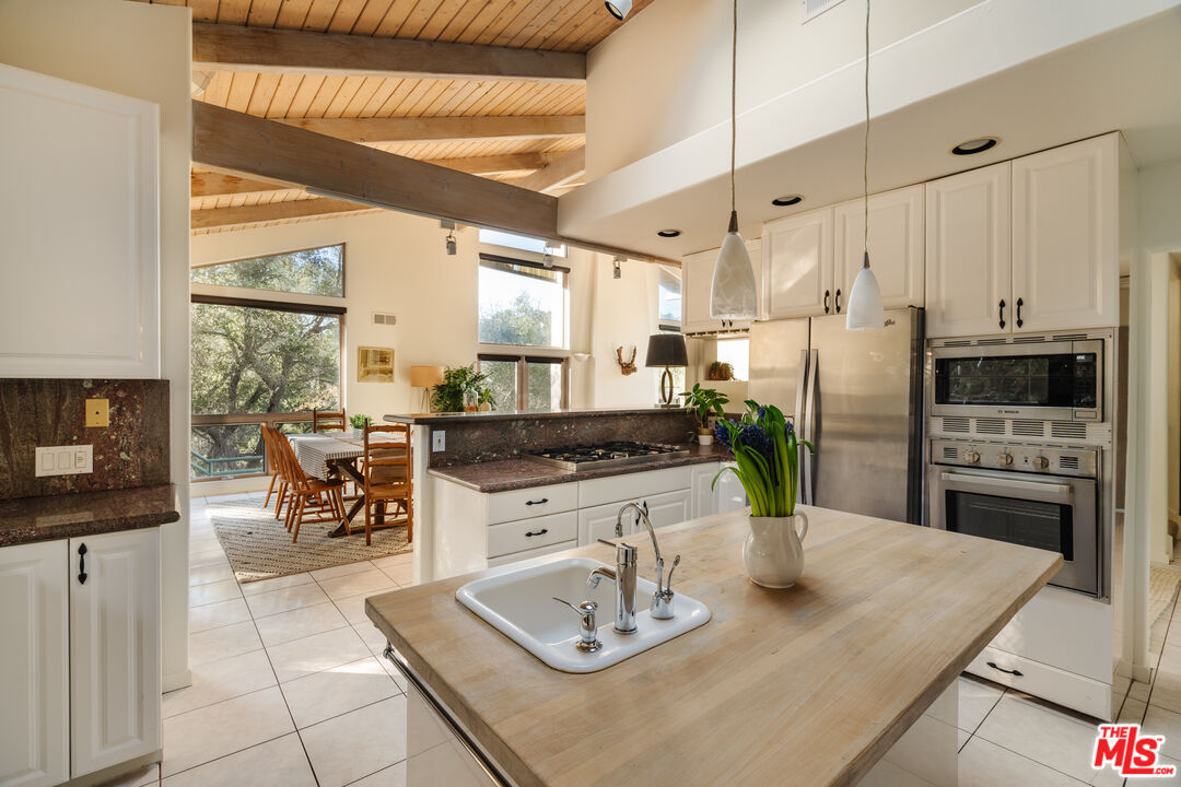 229 Muerdago Road Topanga, CA 90290 - Photo 13 of 59