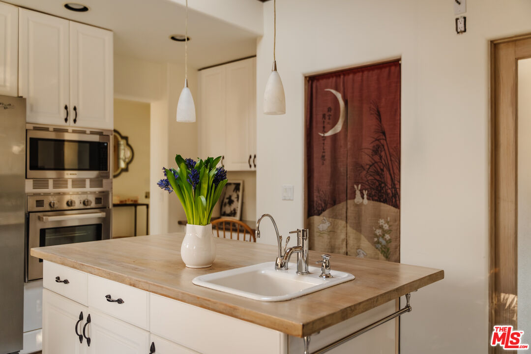 229 Muerdago Road Topanga, CA 90290 - Photo 14 of 59