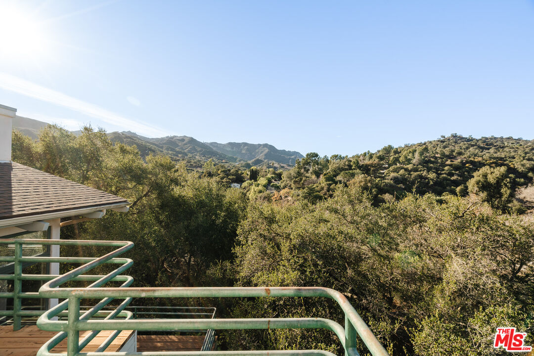 229 Muerdago Road Topanga, CA 90290 - Photo 10 of 59