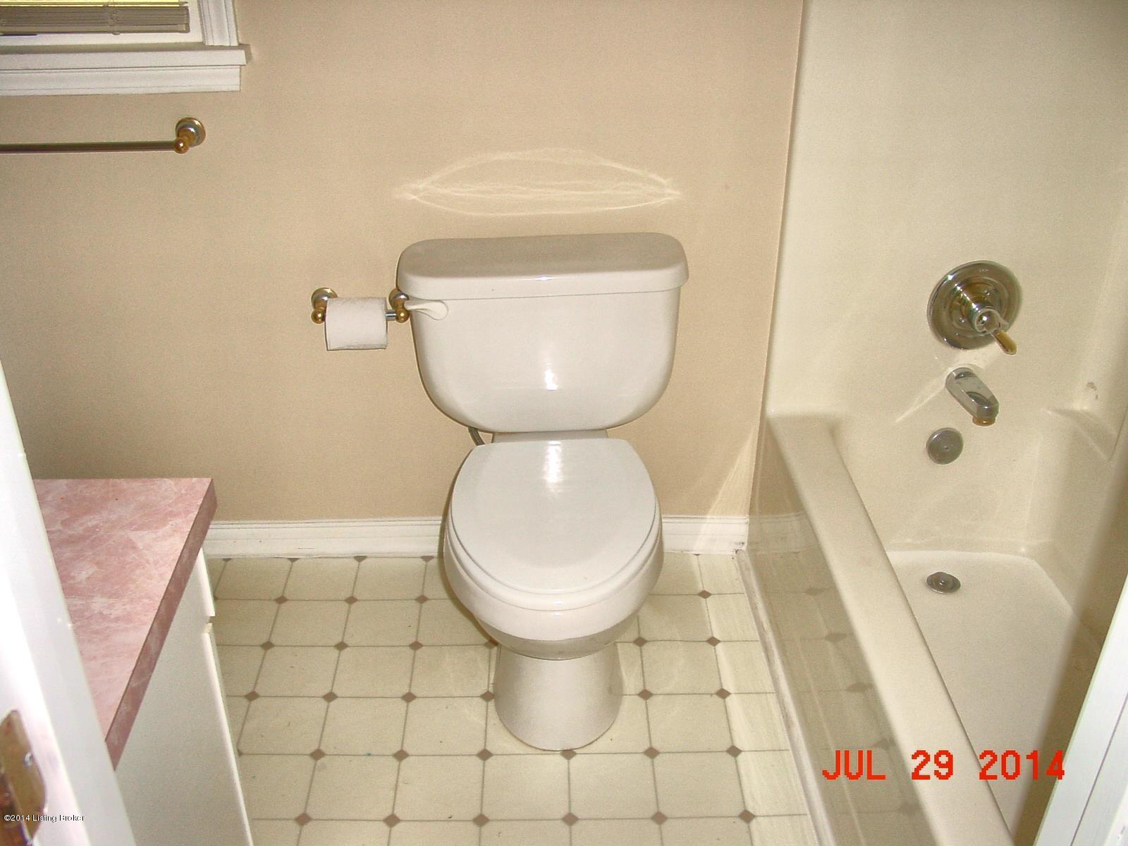 8136 Rochelle Road Louisville, KY 40228 - Photo 13 of 19 DSC00035