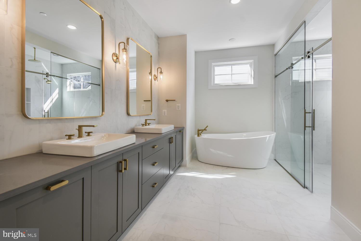 7819 Exeter Road Bethesda, MD 20814 - Photo 20 of 38 Primary Suite Bathroom