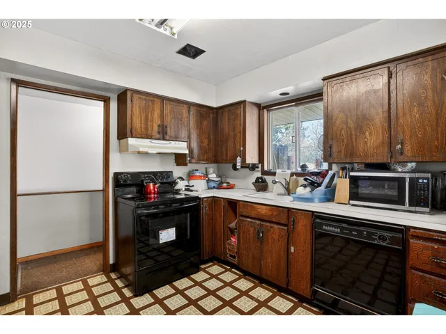 $460,000 | 4715 Southeast 94th Avenue, Portland, OR 97266