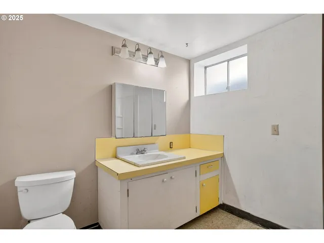 $460,000 | 4715 Southeast 94th Avenue, Portland, OR 97266