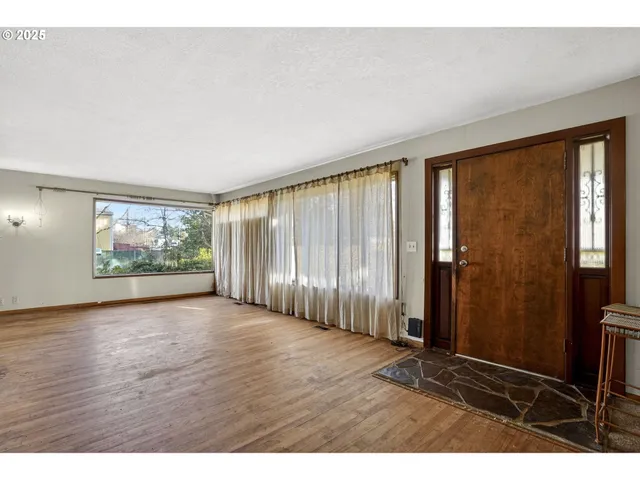 $460,000 | 4715 Southeast 94th Avenue, Portland, OR 97266