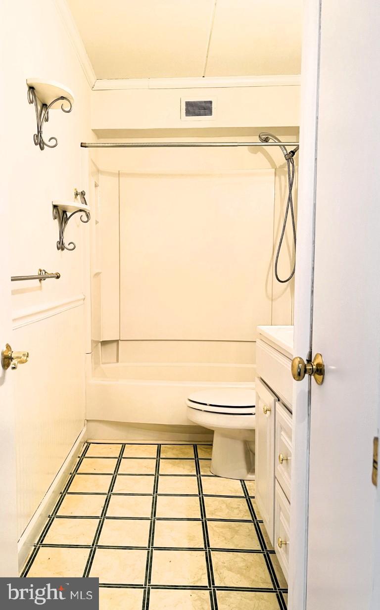 84 Welsh Tract Road, Unit 311 Newark, DE 19713 - Photo 15 of 25 Hall Bathroom