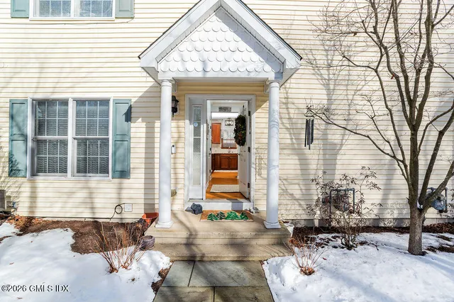 $695,000 | 179 Highview Avenue, Unit 2, Stamford, CT 06907