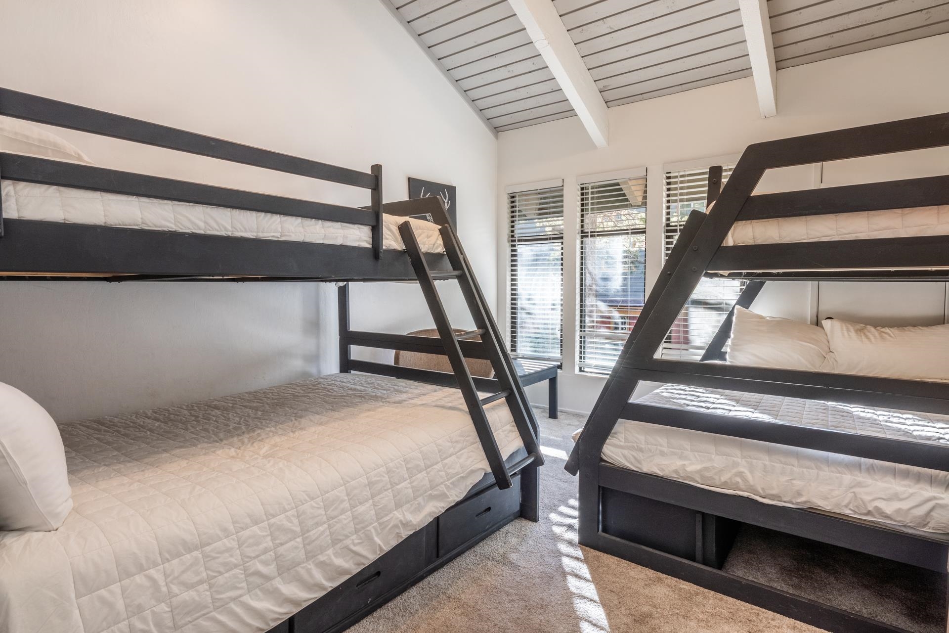 2252 Meridian Boulevard, Unit 5 Mammoth Lakes, CA 93546 - Photo 13 of 33 a bedroom with a bed next to a window