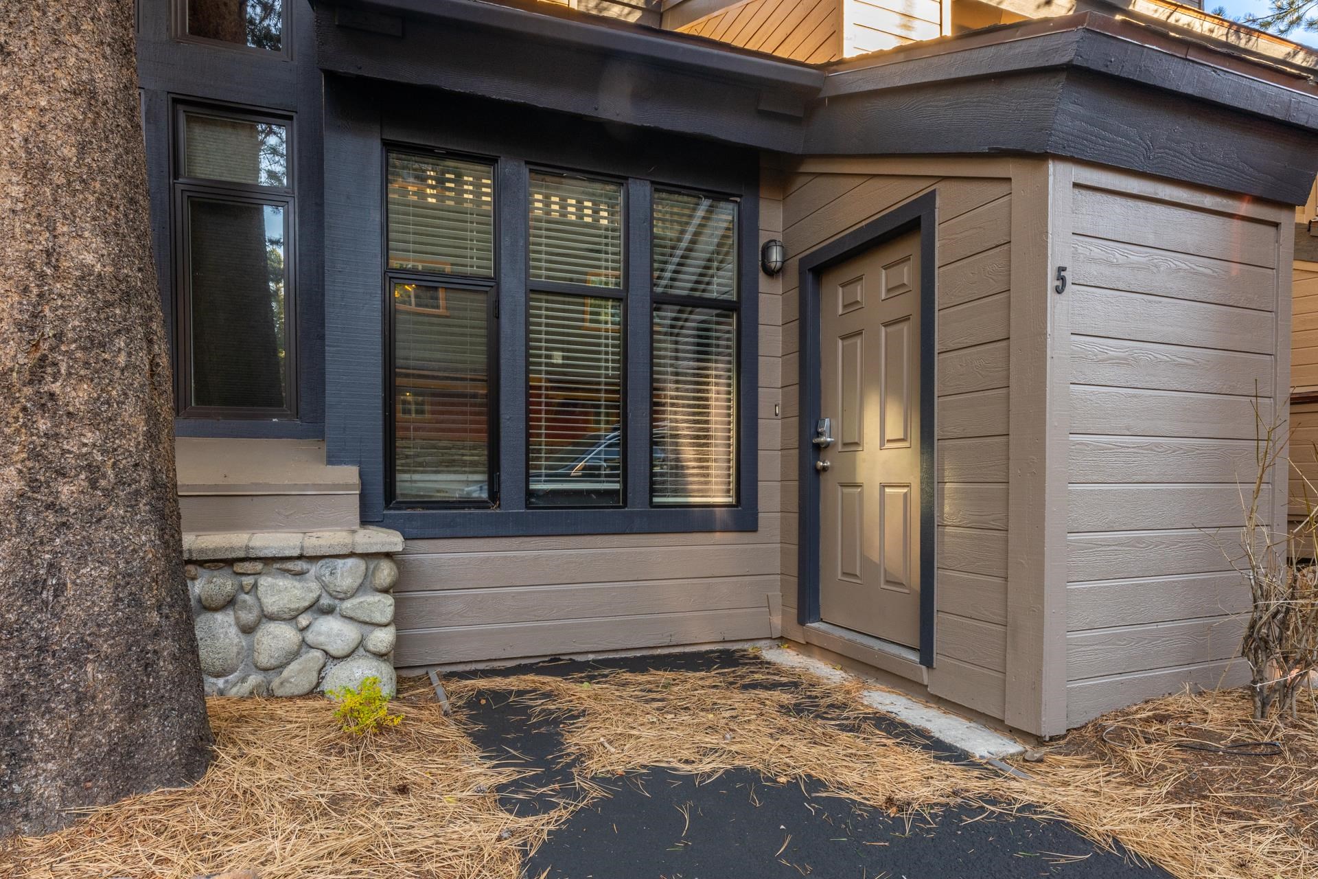 2252 Meridian Boulevard, Unit 5 Mammoth Lakes, CA 93546 - Photo 23 of 33 a view of house with backyard