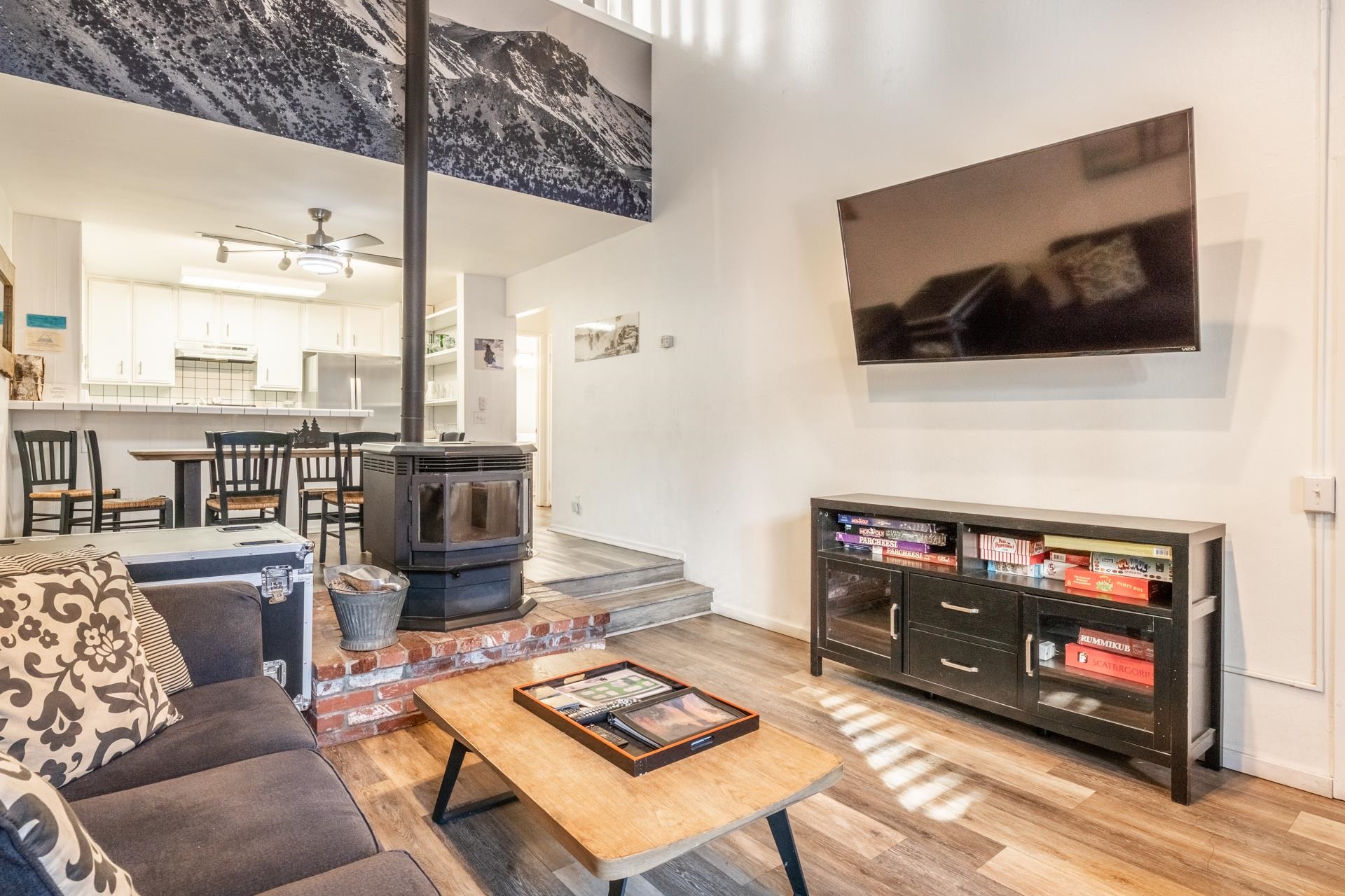 2252 Meridian Boulevard, Unit 5 Mammoth Lakes, CA 93546 - Photo 4 of 33 a living room with furniture and a flat screen tv