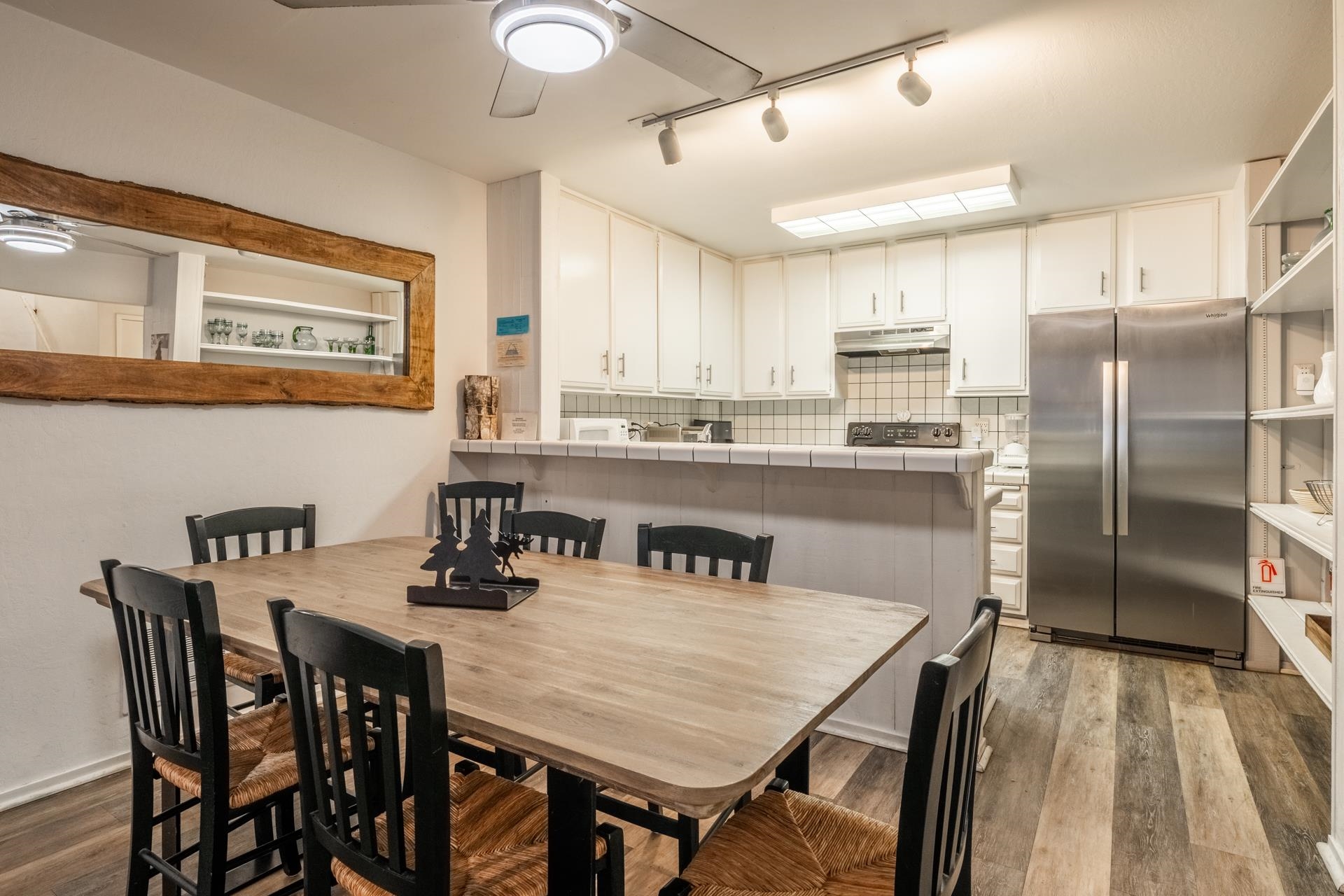2252 Meridian Boulevard, Unit 5 Mammoth Lakes, CA 93546 - Photo 8 of 33 a kitchen with kitchen island a table and chairs in it