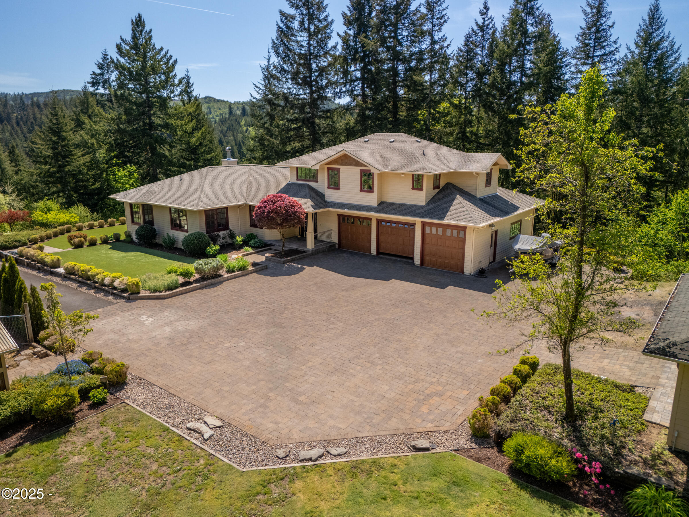 245 Olalla Road Toledo, OR 97391 - Photo 44 of 47 Abundance of Parking