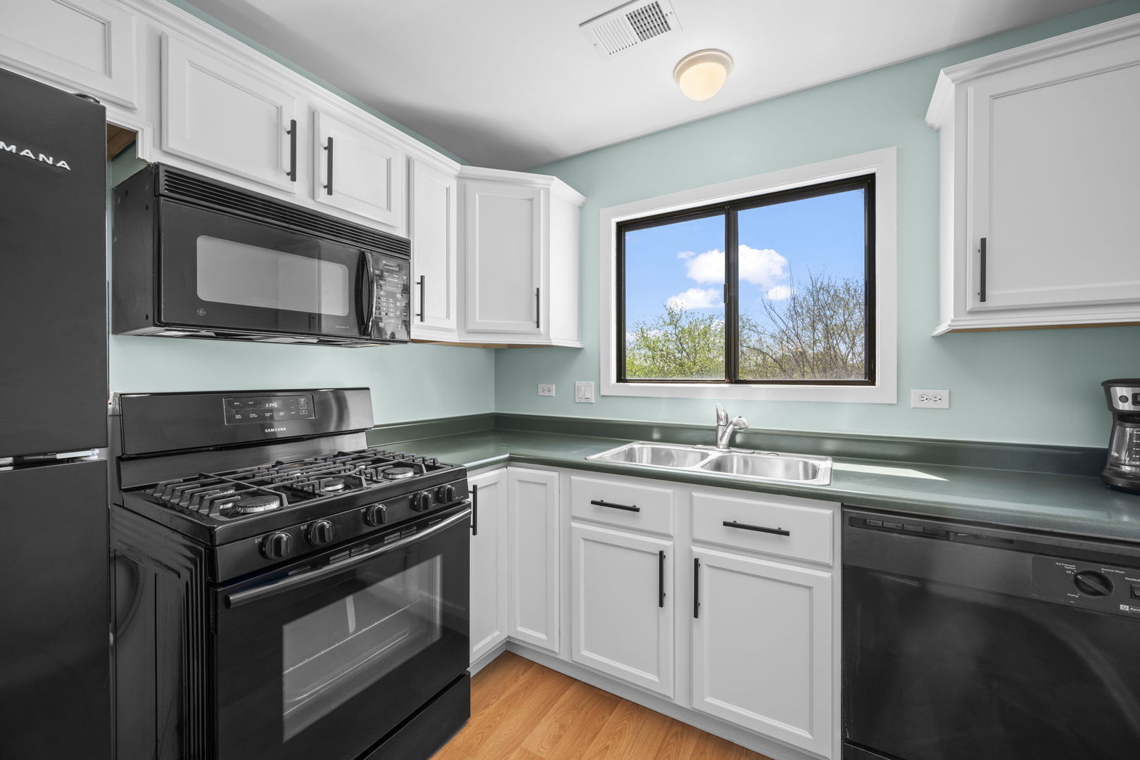 831 Coach Road, Unit 4 Palatine, IL 60074 - Photo 6 of 18 Gallery Image 6