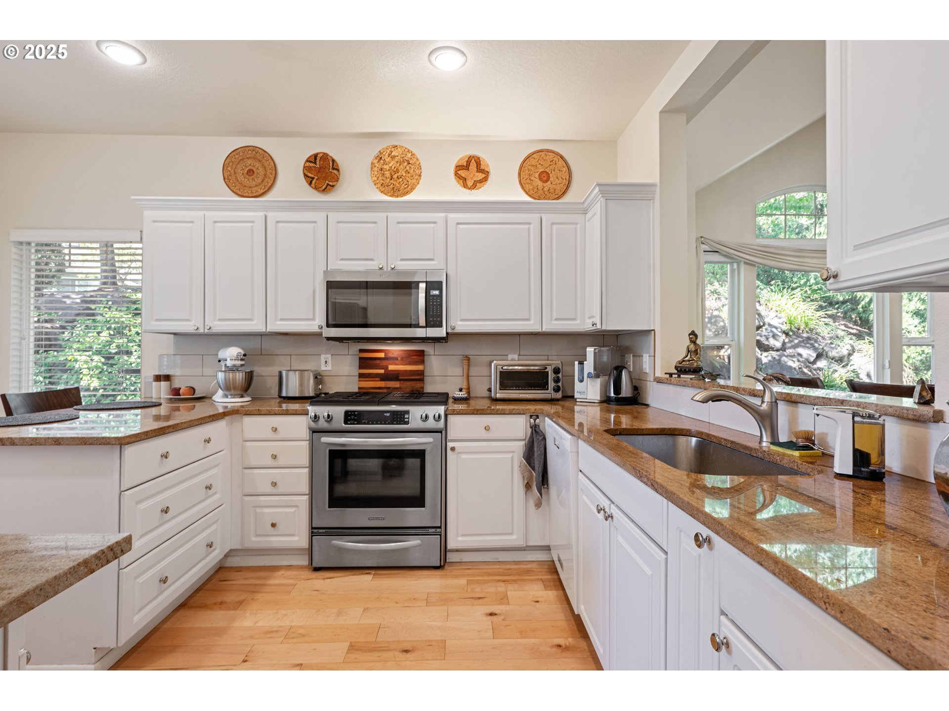 9627 Northwest Silver Ridge Loop Portland, OR 97229 - Photo 6 of 34 Kitchen