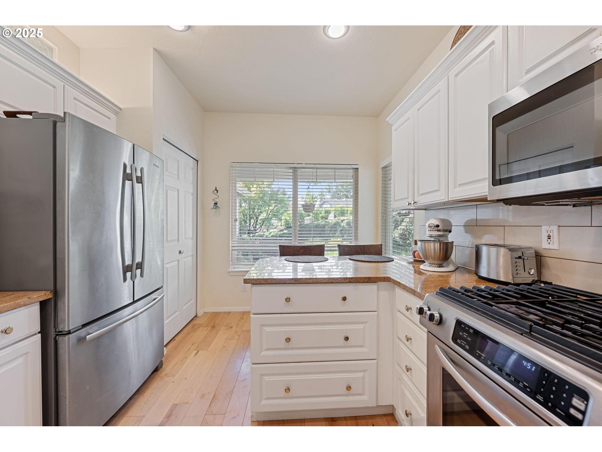 9627 Northwest Silver Ridge Loop Portland, OR 97229 - Photo 8 of 34 Gallery Image 8