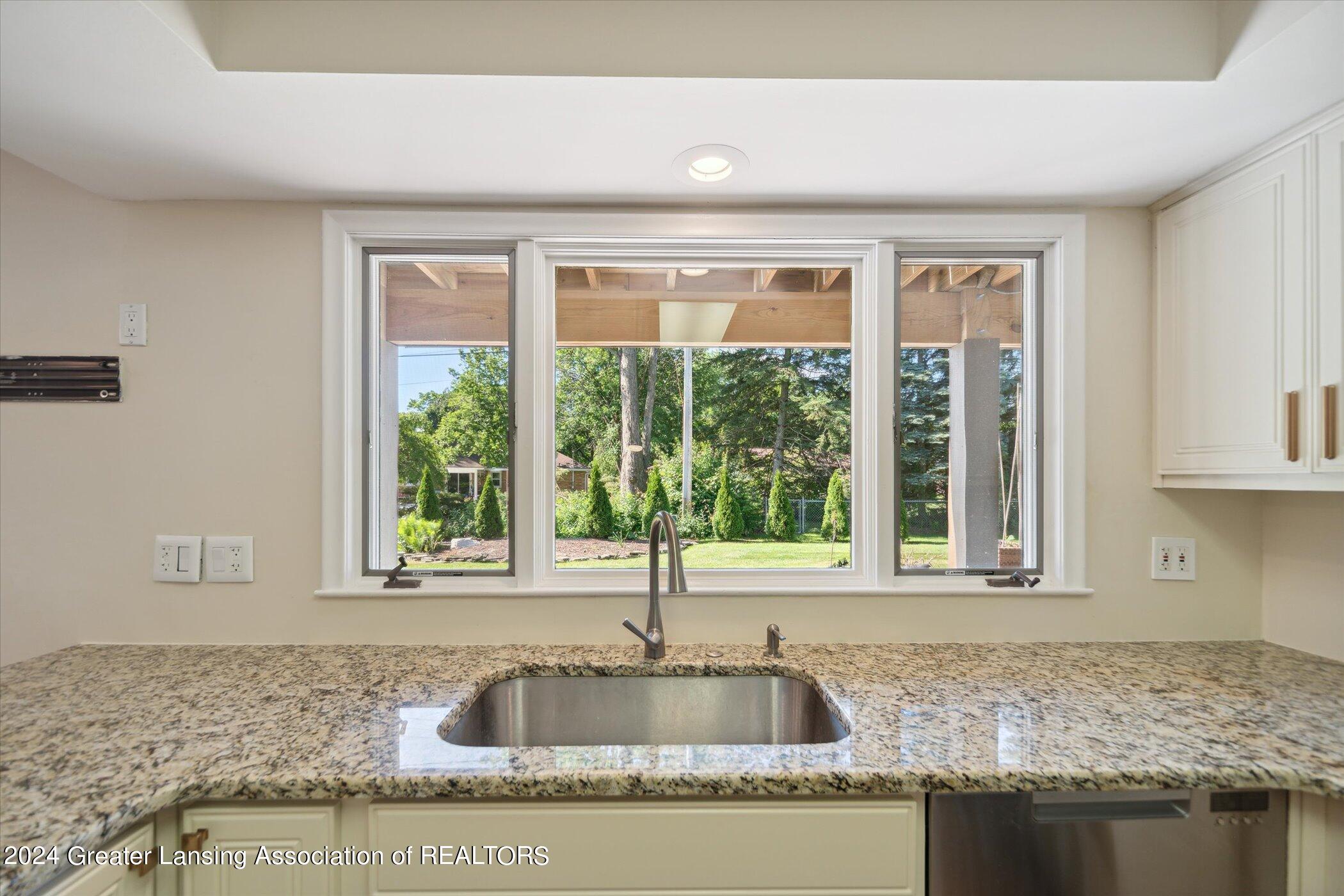 2903 North Cambridge Road Lansing, MI 48911 - Photo 14 of 49 14-2903-N-Cambridge-Rd-Lansing-MI-48911-