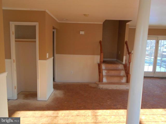 217 Commodore Drive Baltimore, MD 21221 - Photo 2 of 16 Living Room