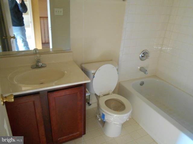 217 Commodore Drive Baltimore, MD 21221 - Photo 13 of 16 Bath