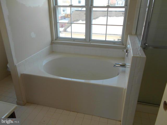 217 Commodore Drive Baltimore, MD 21221 - Photo 9 of 16 Bath