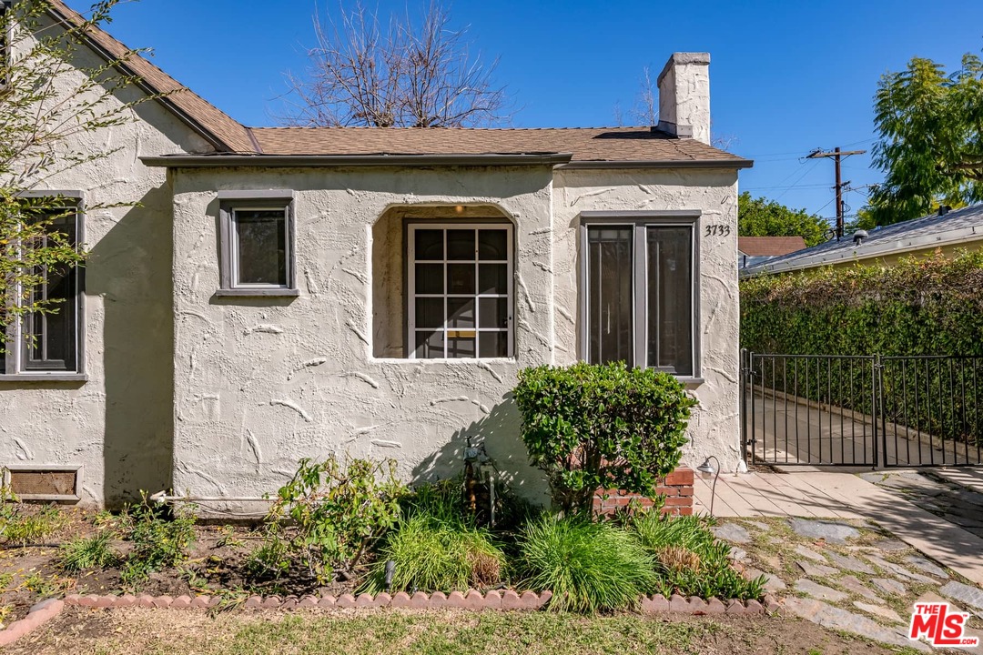 3733 Valleybrink Road Los Angeles, CA 90039 - Photo 3 of 16 Gallery Image 3