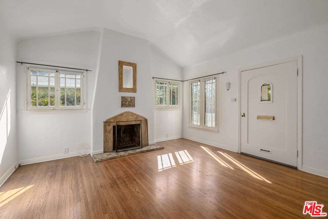 3733 Valleybrink Road Los Angeles, CA 90039 - Photo 4 of 16 Gallery Image 4