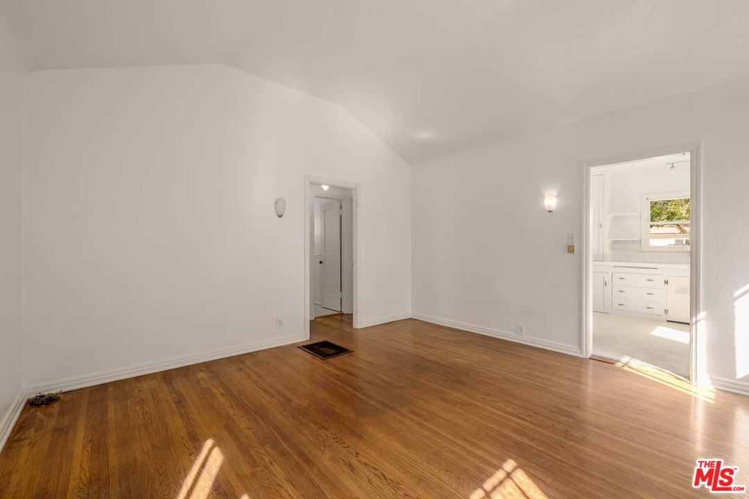 3733 Valleybrink Road Los Angeles, CA 90039 - Photo 5 of 16 Gallery Image 5