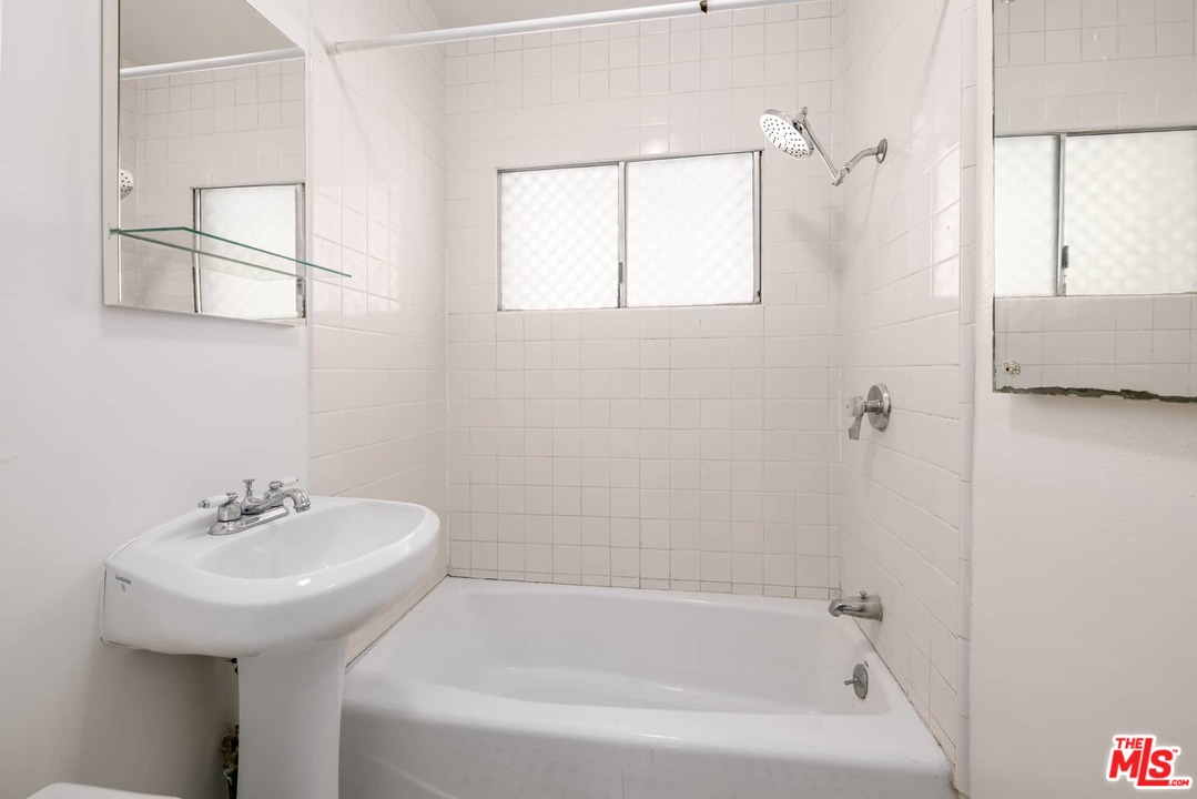 3733 Valleybrink Road Los Angeles, CA 90039 - Photo 7 of 16 Gallery Image 7