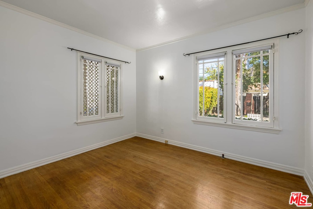 3733 Valleybrink Road Los Angeles, CA 90039 - Photo 8 of 16 Gallery Image 8