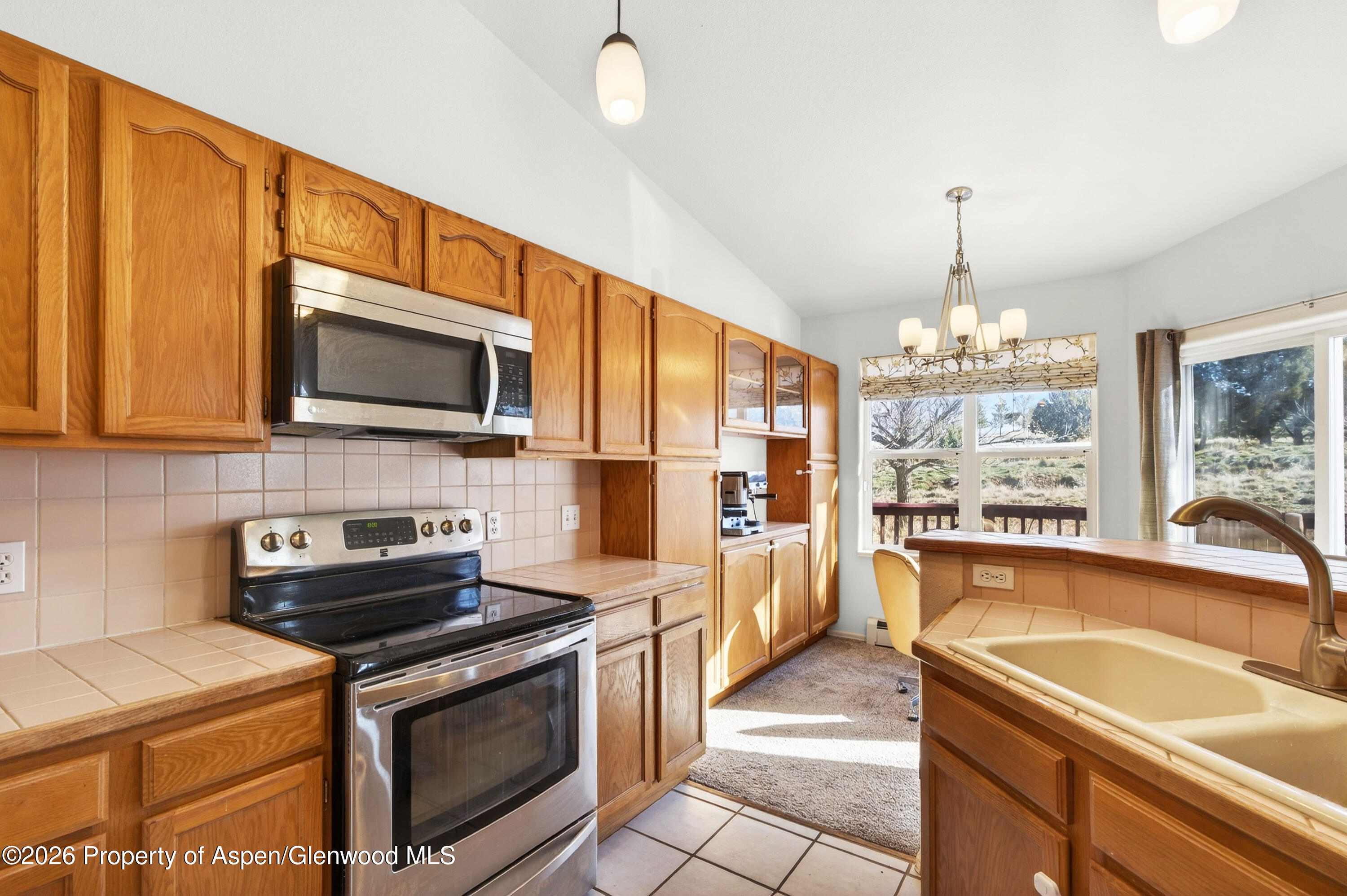 51 North Ridge Court Parachute, CO 81635 - Photo 7 of 27 51 N Ridge Kitchen Coffee Bar