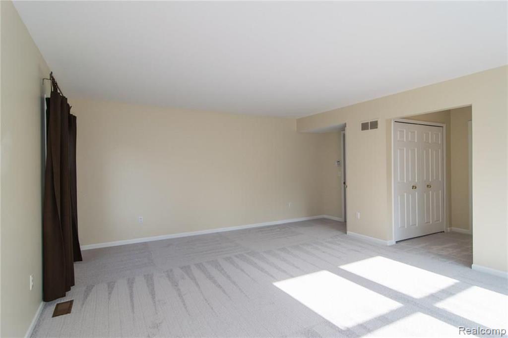 3055 Lexham Lane Rochester Hills, MI 48309 - Photo 19 of 35