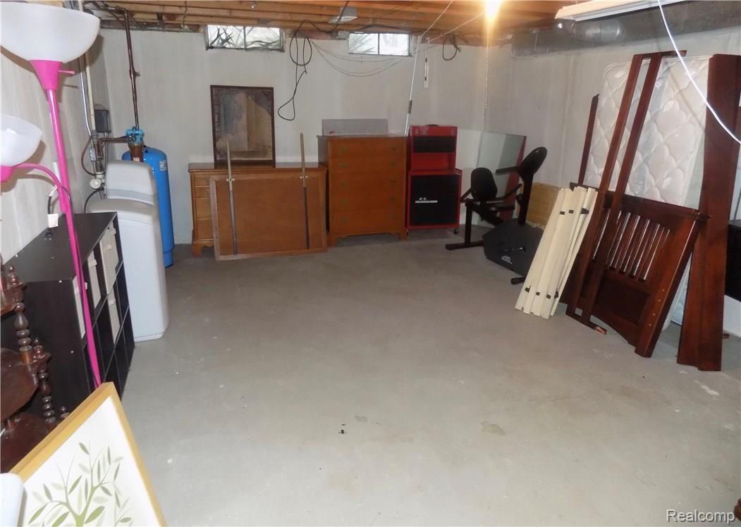 1905 Medler Road Commerce Township, MI 48382 - Photo 21 of 34 .