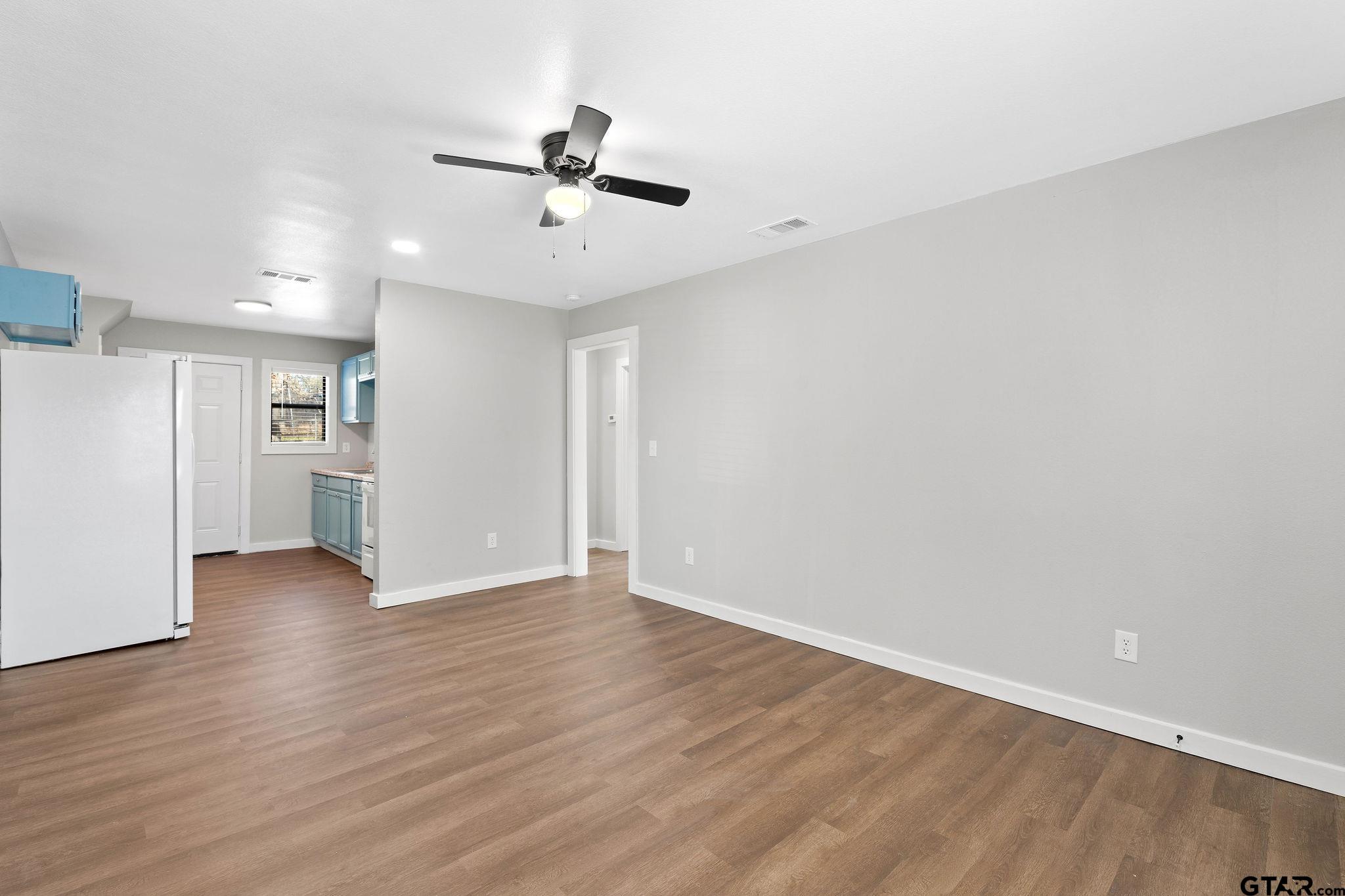 214 Randolph Street Lone Star, TX 75668 - Photo 4 of 25